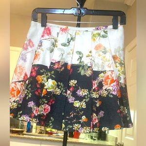 Floral pattern pleated skirt!
